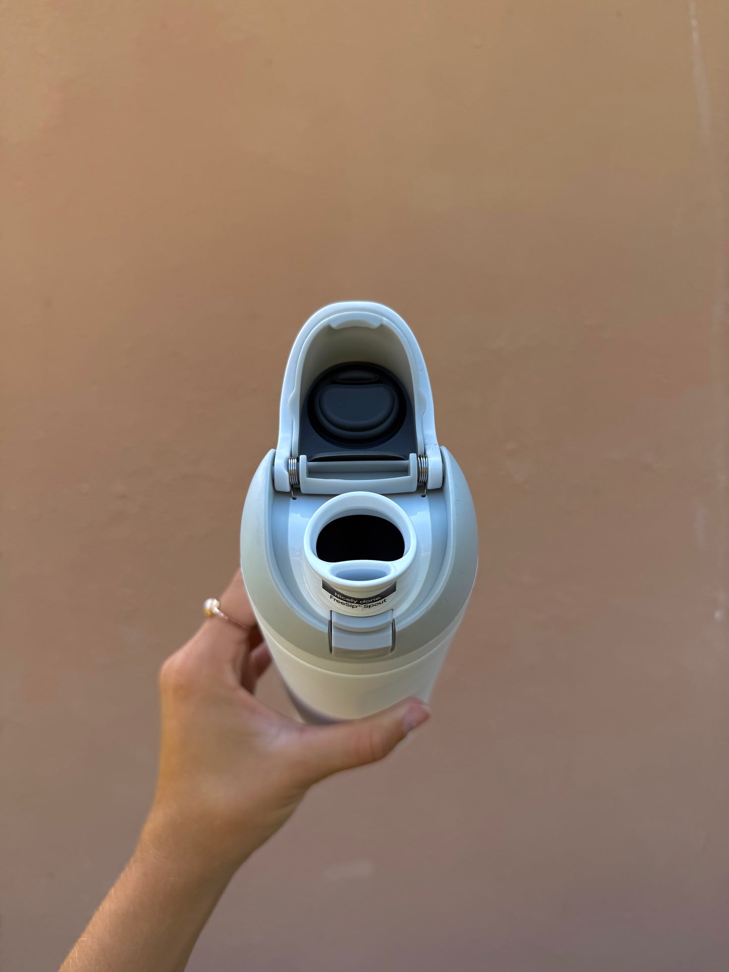 Owala 24 oz Shy Marshmallow