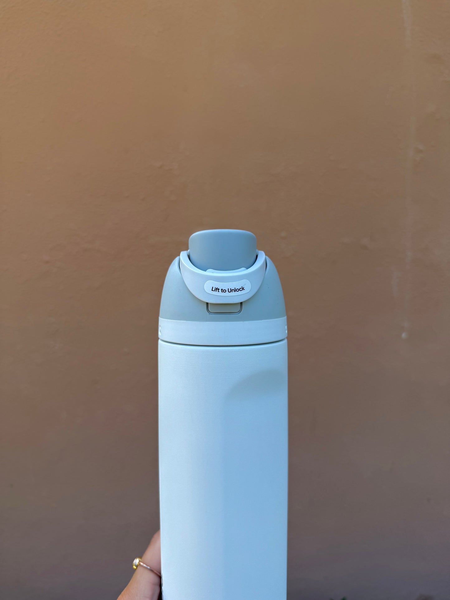 Owala 24 oz Shy Marshmallow