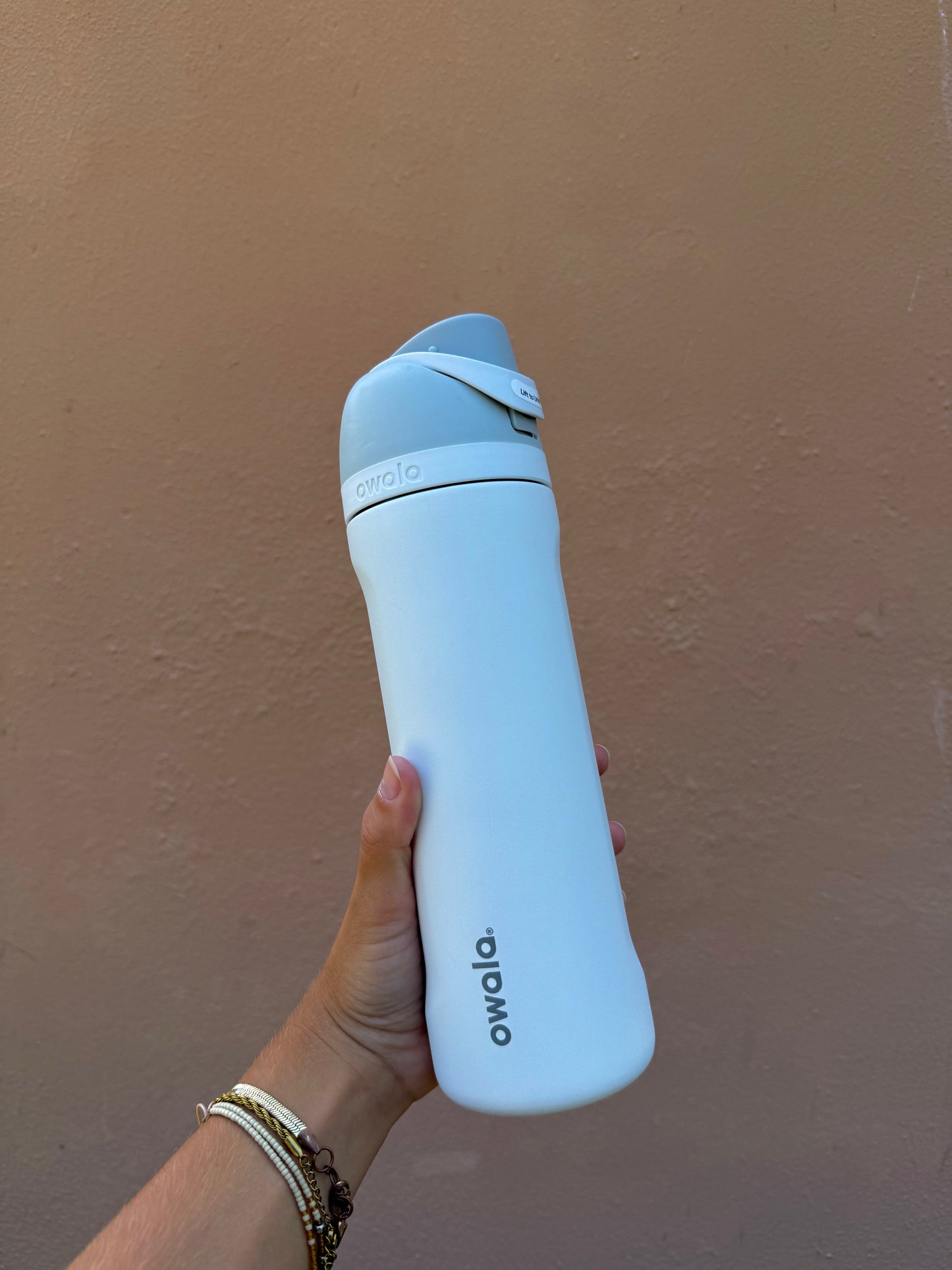 Owala 24 oz Shy Marshmallow